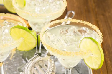 Klasik kireç margarita