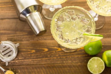 Klasik kireç margarita