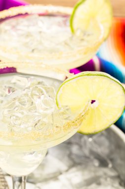 Klasik kireç margarita