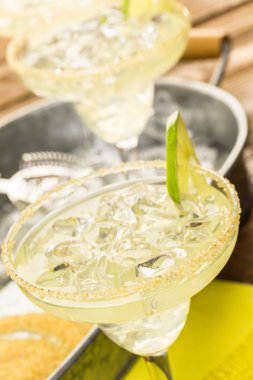 Klasik kireç margarita