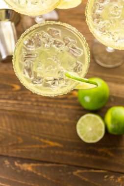 Klasik kireç margarita