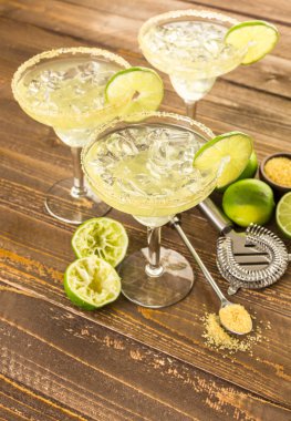 Klasik kireç margarita