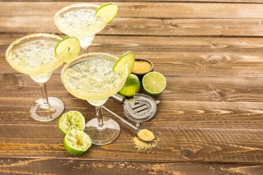 Klasik kireç margarita