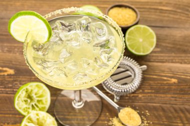 Klasik kireç margarita