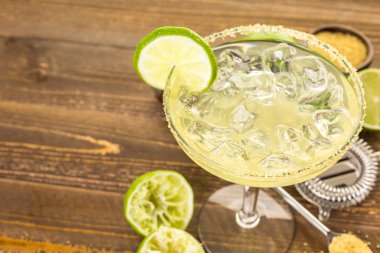 Klasik kireç margarita