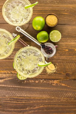 Klasik kireç margarita