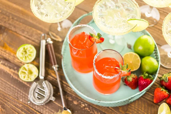 Klasik kireç ve çilek margarita