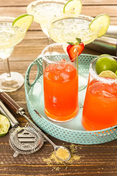 Klasik kireç ve çilek margarita