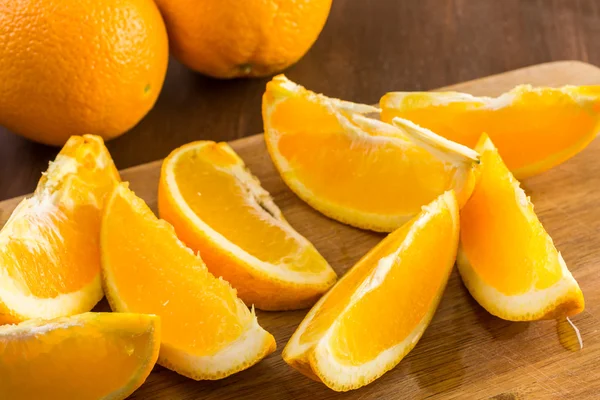 Slices of organic navel orange — Stock Photo, Image