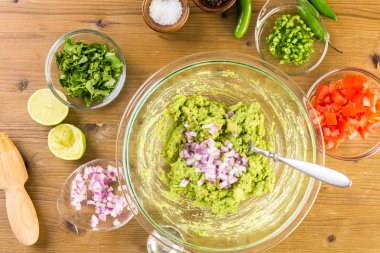 Ev yapımı Guakamole hazırlık