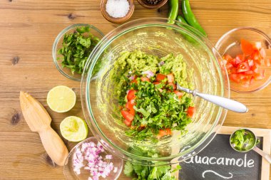 Ev yapımı Guakamole hazırlık