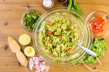 Ev yapımı Guakamole hazırlık