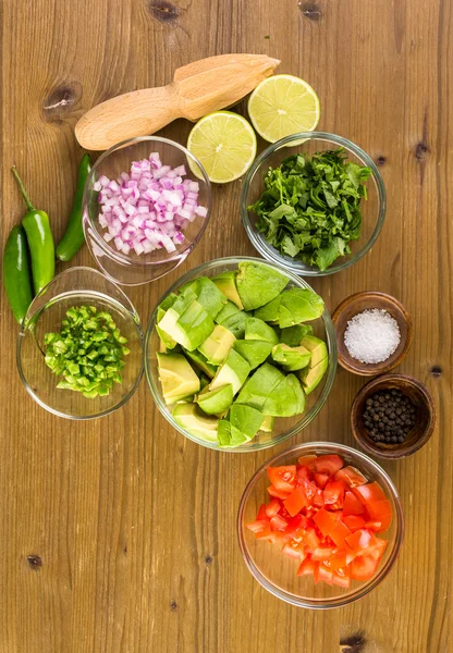 Preparazione del guacamole fatto in casa — Foto Stock