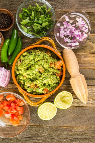 Čerstvé domácí guacamole — Stock fotografie