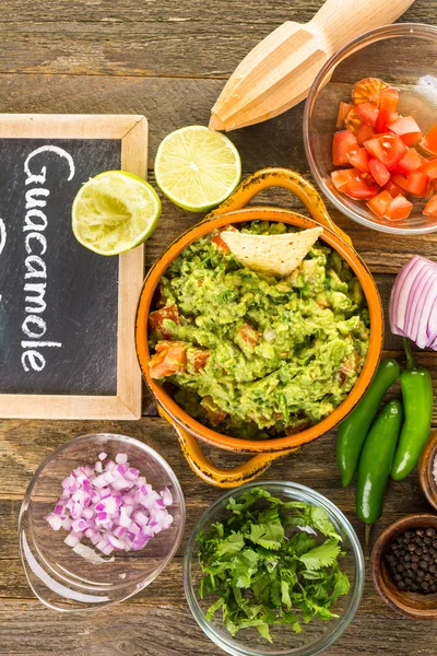 Guacamole segar buatan sendiri — Stok Foto