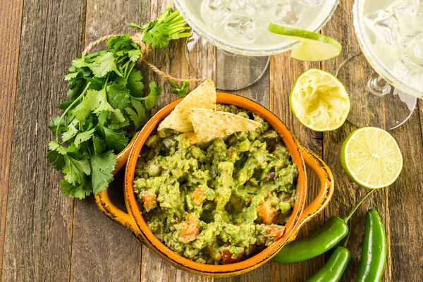 Färsk hemgjord guacamole — Stockfoto