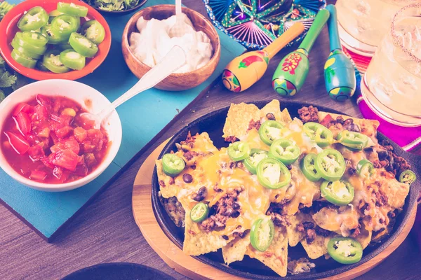 Klassische Nachos mit Hackfleisch — Stockfoto