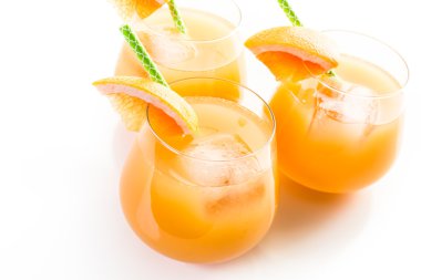 Organik yakut kırmızı greyfurt suyu