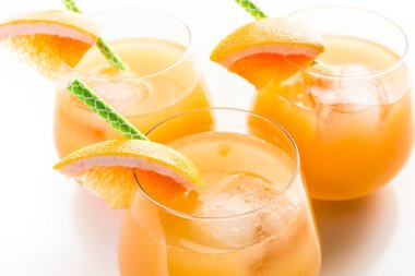 Organik yakut kırmızı greyfurt suyu