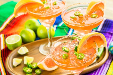 Baharatlı greyfurt margarita 