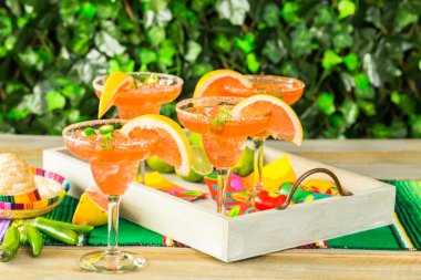 Baharatlı greyfurt margarita 