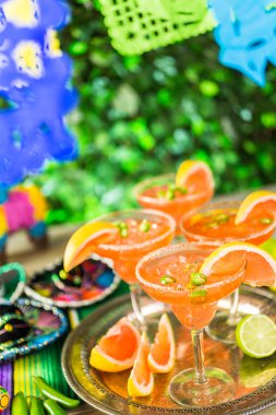 Baharatlı greyfurt margarita 