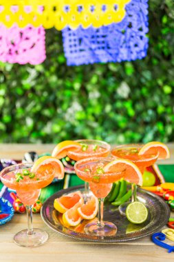 Baharatlı greyfurt margarita 