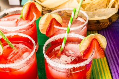 Çilek ve kireç margarita