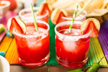 Çilek ve kireç margarita