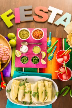 tamales, çilek margarita ve pan dulche ekmek