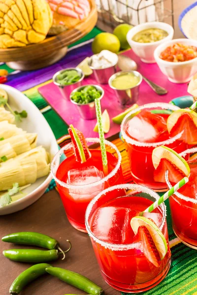 Erdbeere und Limetten-Margaritas — Stockfoto