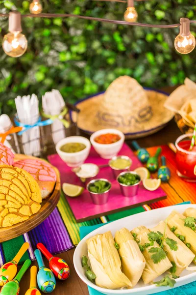Tamales, strawberry margaritas and pan dulche bread — Stock Photo, Image