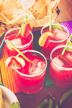 Çilek ve kireç margarita