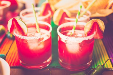 Çilek ve kireç margarita