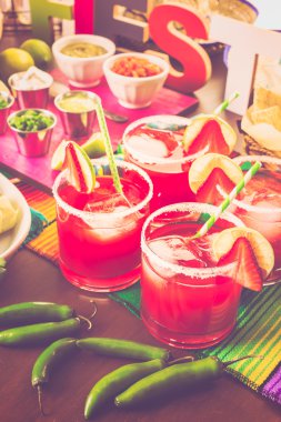 Çilek ve kireç margarita