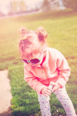 Tebeşir ile döşeli çizim yürümeye başlayan yürüyüş 