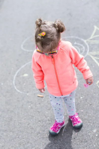 Toddler drawing with chalk on paved walk — Stock Photo, Image