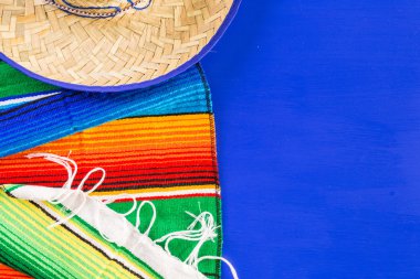 Fiesta geleneksel renkli masa süslemeleri