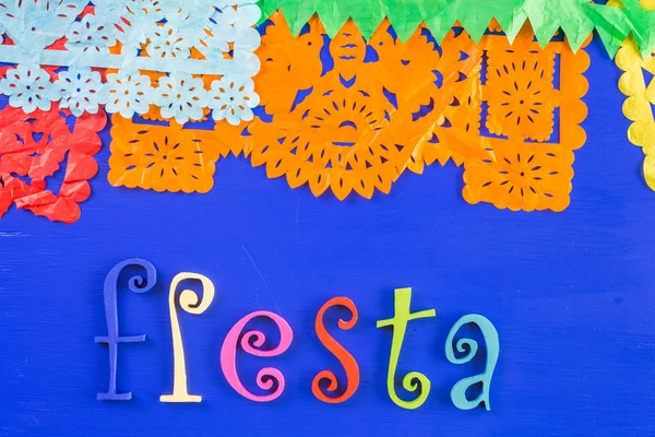 Fiesta traditionella färgglada bordsdekorationer — Stockfoto