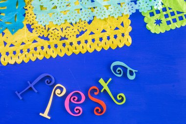 Fiesta geleneksel renkli masa süslemeleri