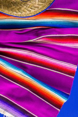 Fiesta geleneksel renkli masa süslemeleri