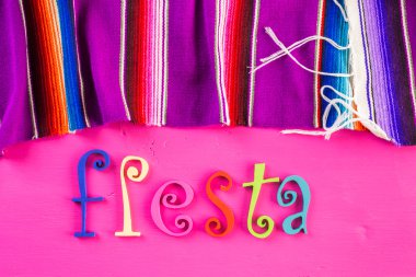 Fiesta geleneksel renkli masa süslemeleri