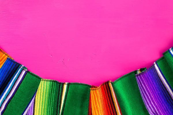 Decorações de mesa coloridas tradicionais Fiesta — Fotografia de Stock