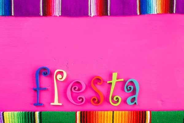 Decorações de mesa coloridas tradicionais Fiesta — Fotografia de Stock