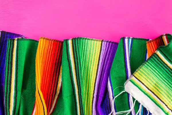 Decorações de mesa coloridas tradicionais Fiesta — Fotografia de Stock