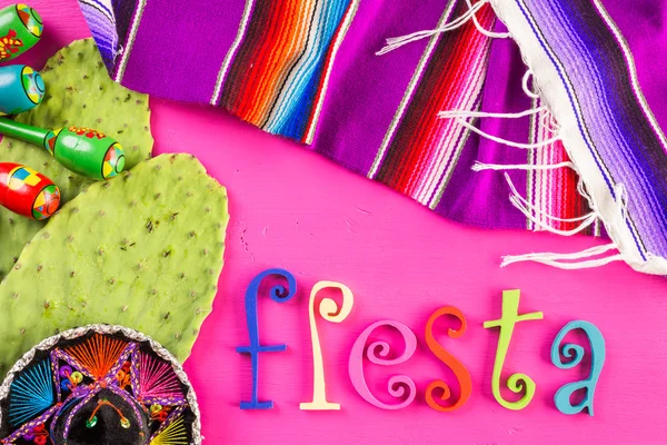 Fiesta geleneksel renkli masa süslemeleri