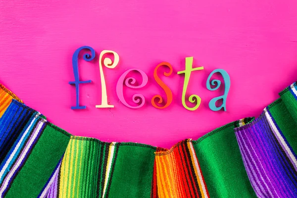 Fiesta geleneksel renkli masa süslemeleri 