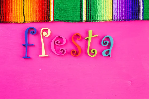 Decorações de mesa coloridas tradicionais Fiesta — Fotografia de Stock