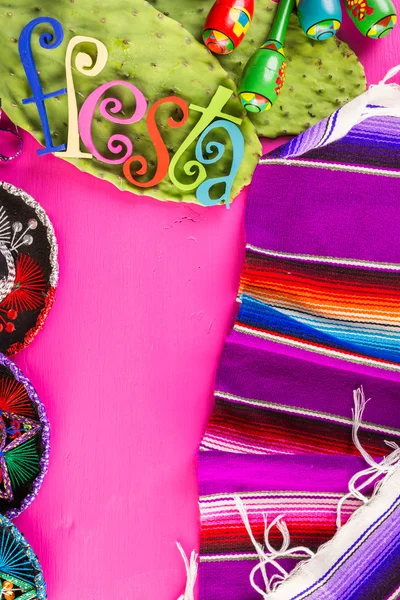 Fiesta traditionele kleurrijke tabel decoraties — Stockfoto