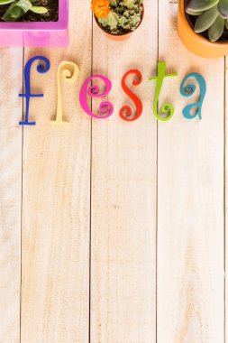 Fiesta renkli masa süslemeleri